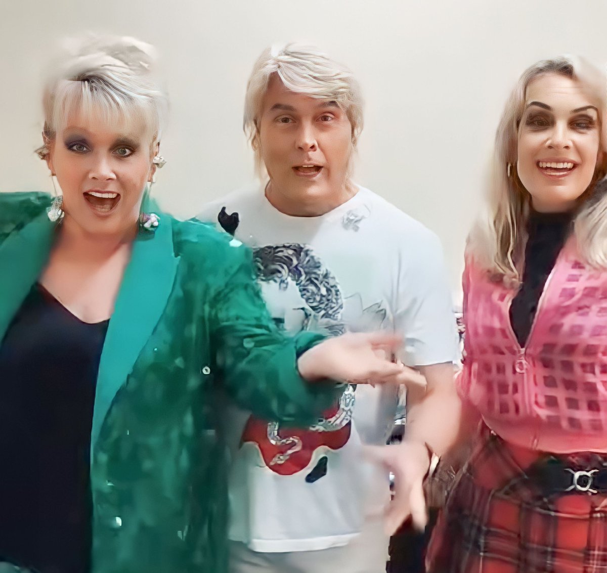 What an amazing suprise to get birthday messages from @Cherylbaker @JayAstonC & @mikenolanfizz @TheFizzCMJ. Completely made my day, thank you! #birthday #40thBirthday #foreverfizz #bucksfizz #thefizz