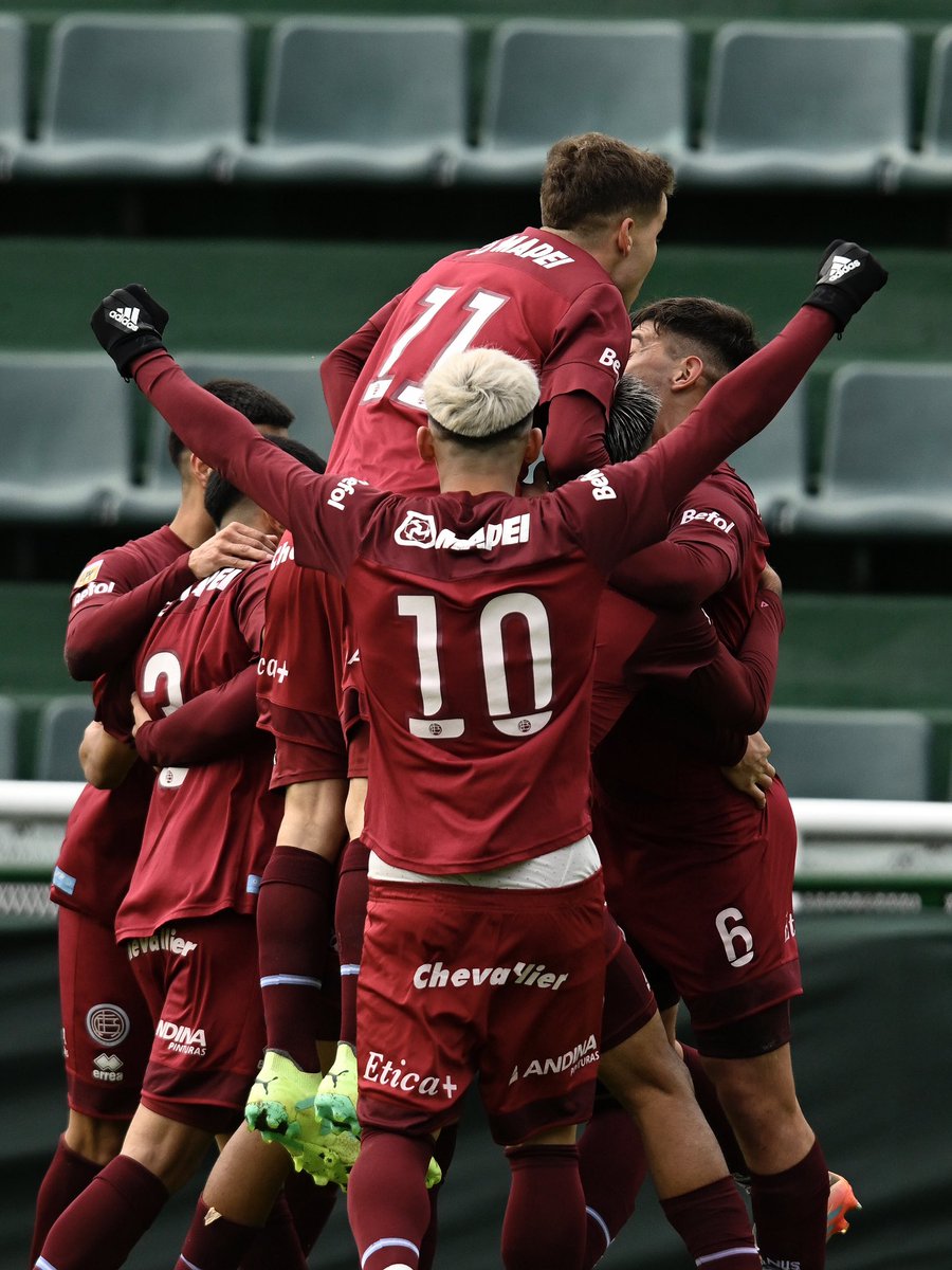 clublanus's tweet photo. VAMOS LOS PIBES DE LANÚS 🇱🇻❤️ https://t.co/gjwoV4R8Hi
