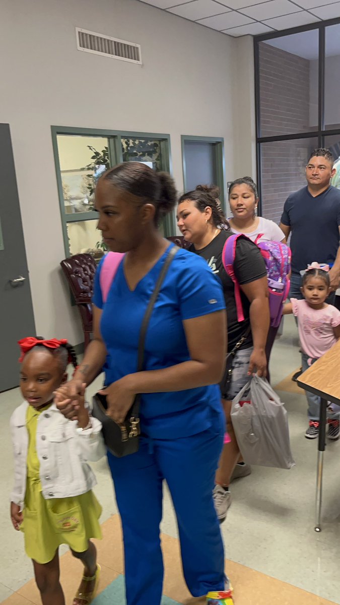 Primary_AISD's tweet photo. First day of school at Vines Primary!! We are so excited to welcome our youngest scholars and their parents!!! @AldineISD @drgoffney @JVillarrealAISD @DrFavy @AldineHeadStart @ShanteDavis4466 @Vines_AISD @RayMondragon https://t.co/bPs41av8Ly
