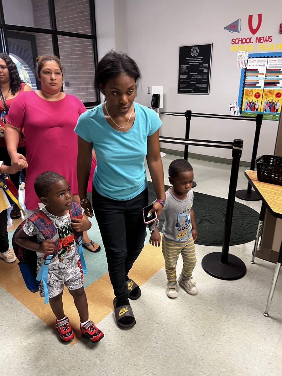 Primary_AISD's tweet photo. First day of school at Vines Primary!! We are so excited to welcome our youngest scholars and their parents!!! @AldineISD @drgoffney @JVillarrealAISD @DrFavy @AldineHeadStart @ShanteDavis4466 @Vines_AISD @RayMondragon https://t.co/bPs41av8Ly
