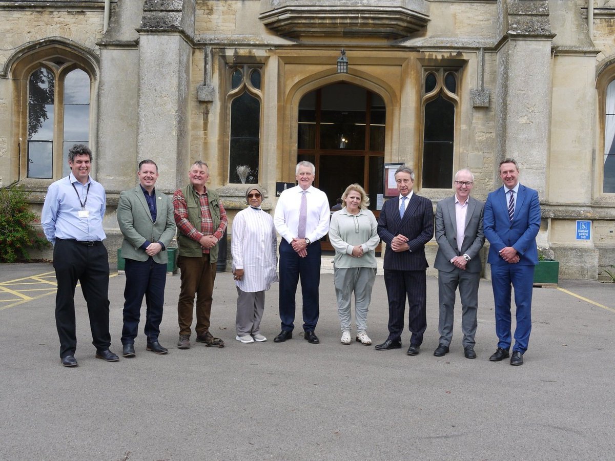 RoyalAgUni's tweet image. A tree planting ceremony was held this week to celebrate a visit of delegates from Sharjah Private Education Authority and the University of Sharjah. This follows a previous visit with @BristolUni to Sharjah, to sign an agreement to deliver education and research programmes.