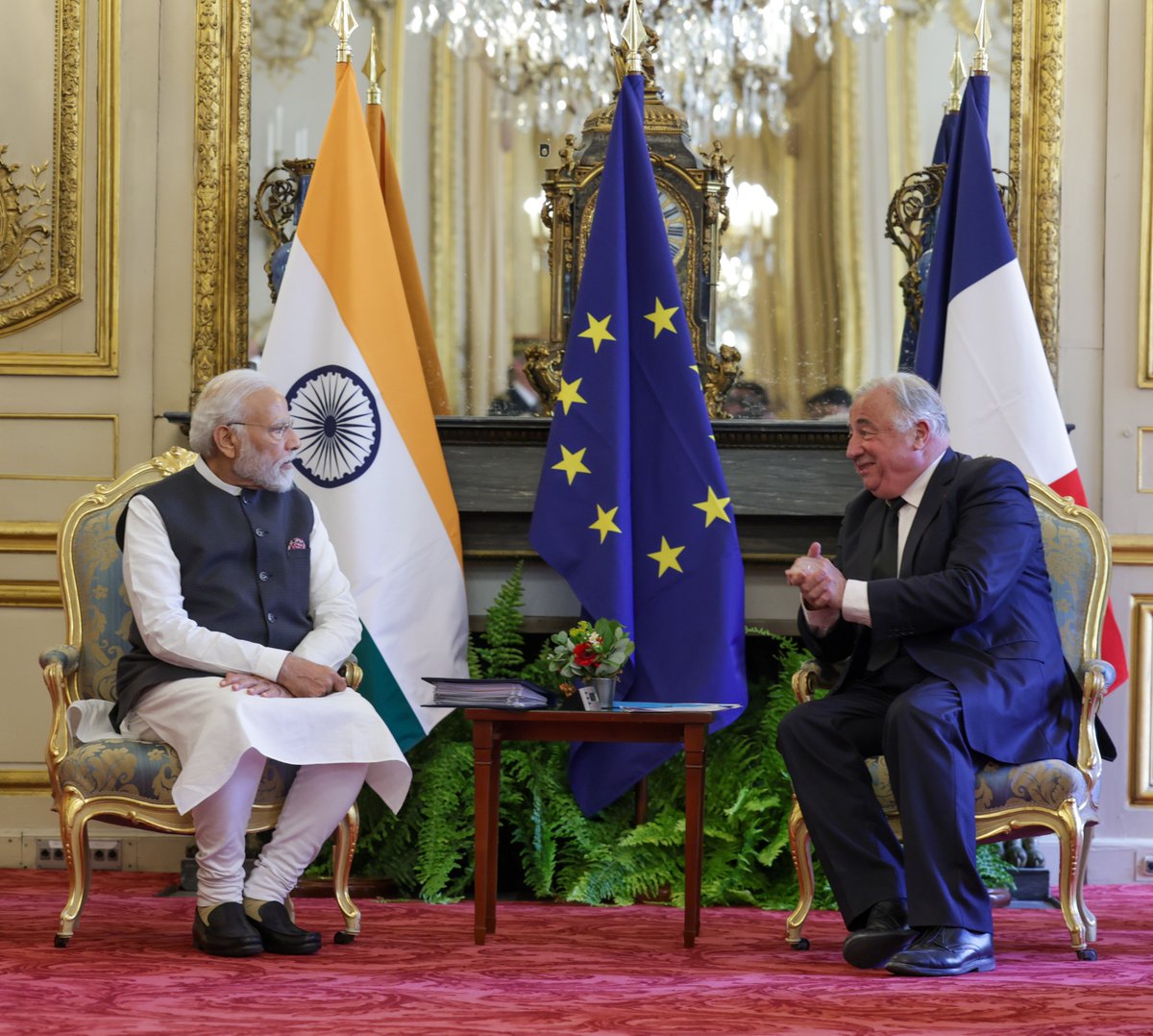 narendramodi's tweet photo. Ravi d'avoir rencontré M. @gerard_larcher, Président du @Senat. Échanges productifs sur les moyens d'approfondir la coopération entre l'Inde et la France dans divers secteurs. https://t.co/Kq34zr7AJt