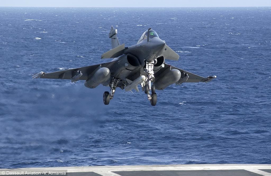 top_force's tweet image. ⚓️🇮🇳 Approbation ce jeudi du projet de l'#Inde d'acquérir 26 avions de combat #Rafale Marine @Dassault_OnAir pour son PA #STOBAR &amp;amp; trois sous-marins #Scorpene @navalgroup supplémentaires auprès de la #France dans le cadre d'un accord estimé à 10 milliards d'euros.