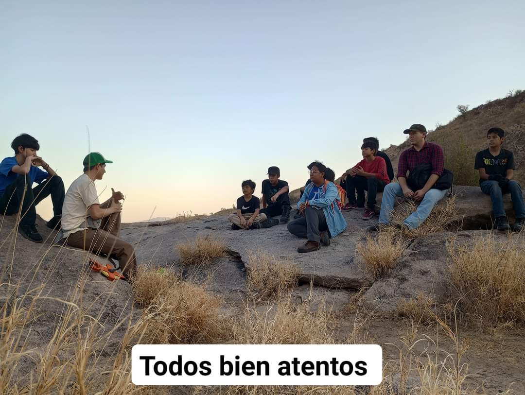 NaturalmenteDiv's tweet photo. "práctica de campo" en el cerro Johnson con Ricardo Félix de @EcograndeAC , les enseñó a los niños sobre que son las trampas Sherman y como se utilizan. Una tarde muy divertida e interesante. ACLARACIÓN: fue simulación, no se atrapó a ningún animalito. https://t.co/P6H3UOQ09z