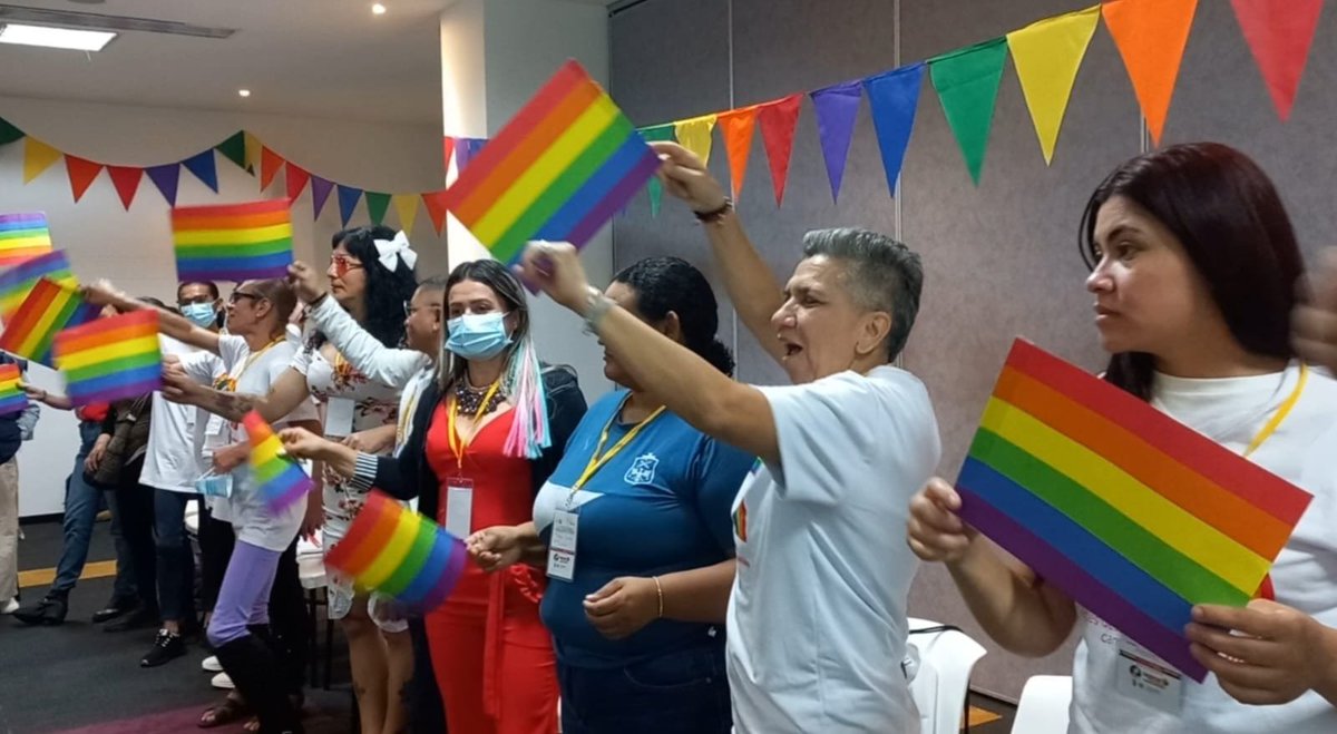UnidadVictimas's tweet photo. 📷| En Medellín avanza el primer encuentro nacional de democracia e igualdad de delegados del enfoque LGBTIQ+, de las mesas departamentales de participación efectiva de víctimas del conflicto armado. #CambiamosParaServir https://t.co/ycsUA6jrOt