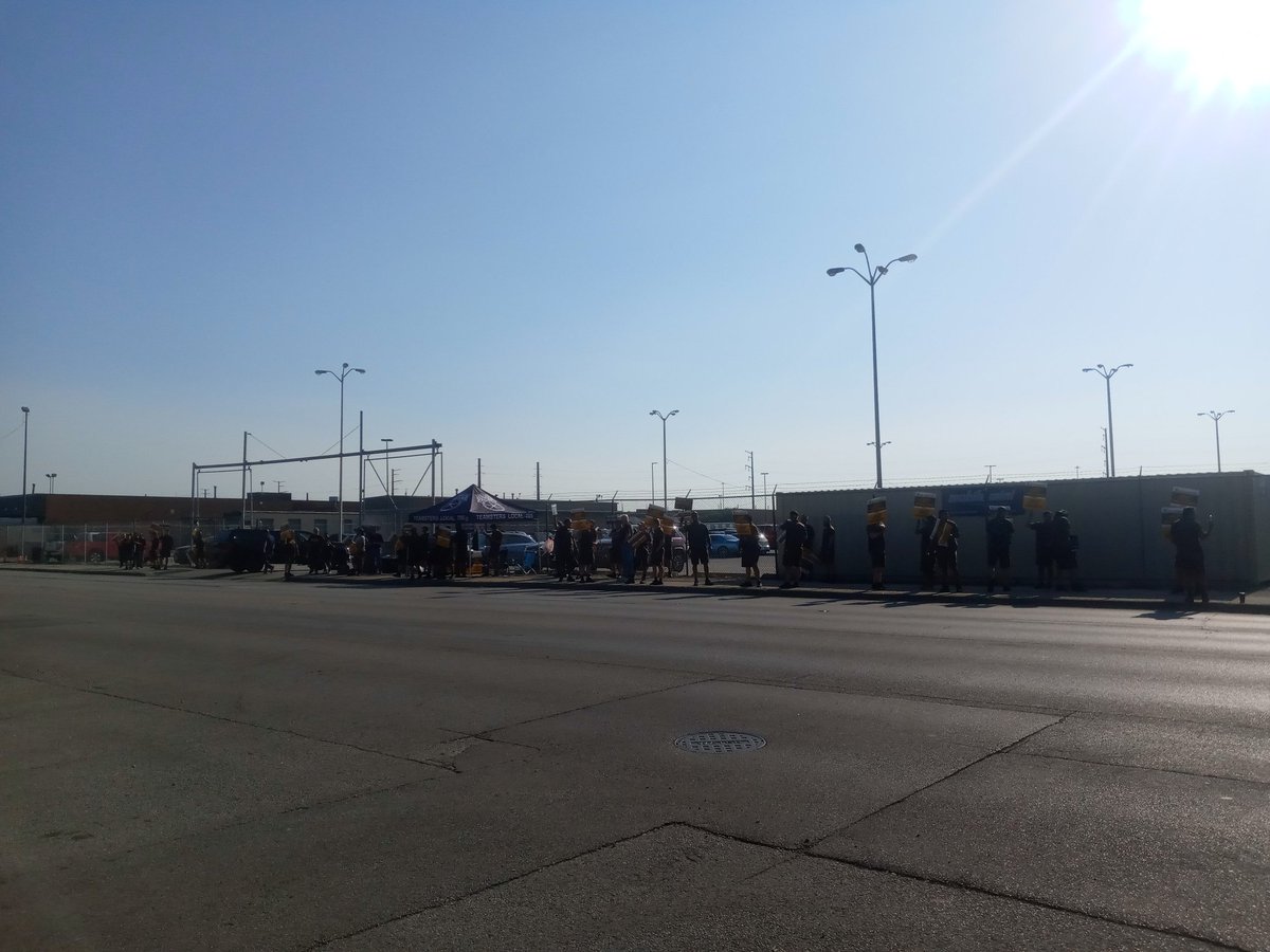 BrJoeBalkis's tweet photo. 7/11/23
#Teamsters need to #PracticePicket &amp; #VoteNo on the #ups #contract
We also need to #organize the vote no while on the line
The idea behind voting no is to send it back to the table to get a better deal
ups will not give up everything in the 1st #TA
https://t.co/iKegdWcr3T https://t.co/11gZmaq1iD