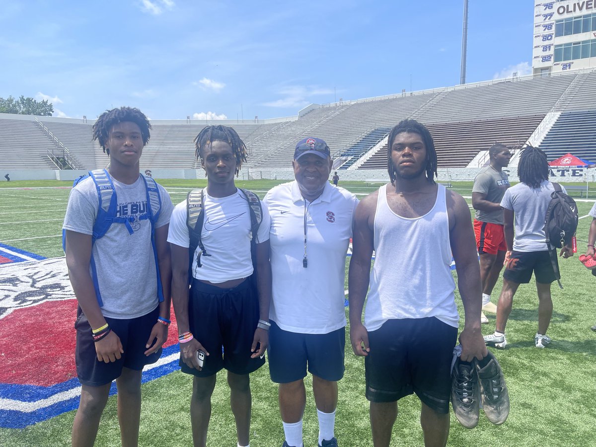 ⁦<a href="/KingstreeHigh/">Kingstree High School Athletics</a>⁩ ⁦<a href="/RecruitBlazers/">Kingstree High Football Blazers Recruiting</a>⁩ with Coach Pough
