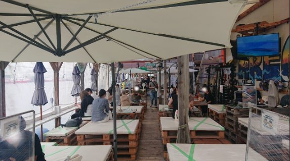 寿エンパイア152話脱稿! 前回と今回、作中に登場する飲食店は勝どき駅から歩いて13分、東京湾を眺めながら食事ができる「マグロ卸のフィッシャリーズテラス」です😄 マグロ卸の店が倉庫の余りスペースで始めた大変美味しいマグロ丼が食べれる最高のお店ですので、ご興味ある方はぜひぜひ!!