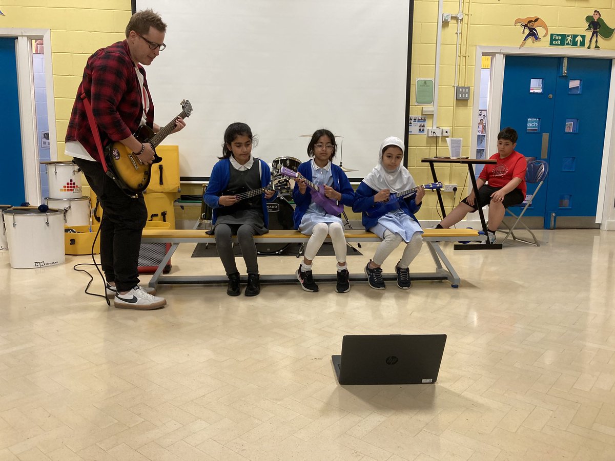 STPHILIPSCE's tweet photo. Fantastic turn out from parents for our end of year Music Concert. The children were amazing! @BradfordMusic1 @musicmarkuk @WeAreBDAT #music https://t.co/25TyXSZ98D