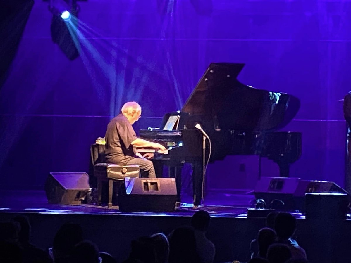 BobJamesMusic's tweet photo. Mesmerizing performance by the Bob James #Quartet at the Count Basie Theatre, The Vogel! Featuring the extraordinary talents James Adkins, Michael Palazzolo &amp; Andrey Chmut. The sold-out crowds were sensational!

#BobJames #jazz @basiecenter #concerts @AndriyChmut @jamesalexadkins https://t.co/7ofvp1OLFb