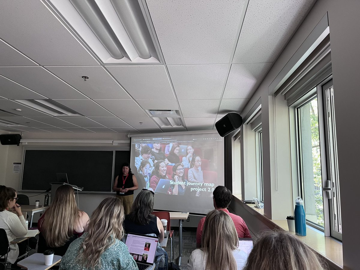 heitto's tweet image. @theotherlondon from McGill talking about how you need a community of practice and digital service standards/resources to coexist.  

To be successful, you can’t have one without the other.  #pseweb #webgovernanceisfun