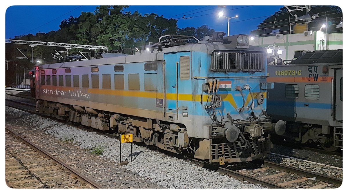 Hulikavishri's tweet photo. #Jhansi (JHS) Ka #WAG-7 27942 #Electricloco
Special Visit At
#BelagaviRailwayStation
@allaboutbelgaum @Belagavi_infra @belagavi_news @BelagaviForum @BelagaviRailway @BelagaviRlyUser @Hublirailusers @KARailway https://t.co/ceBQm1QQOj