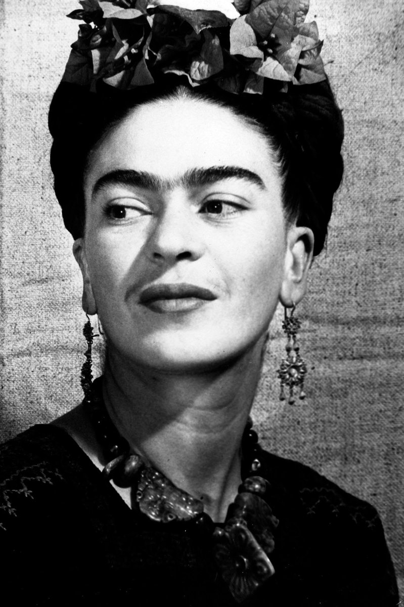 No dia 13 de 1954, Magdalena Carmen Frida Kahlo y Calderón, mais conhecida como Frida Kahlo, partia e deixava marcos de uma vida de dor, amor e arte! ♥️

#fridavive