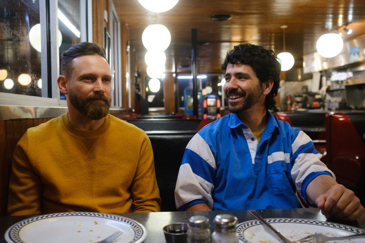 BabyRobotMedia's tweet photo. .@famemagazine debuts the latest single from @beekeeper_spcmn, "In the Custody of Stars," calling it a "lush ballad" and "a mesmerizing song... Brownderville's blurry soundscapes create a feeling of heartache and loneliness."

https://t.co/OThsSQ2iP0 https://t.co/QgSZgukKnA