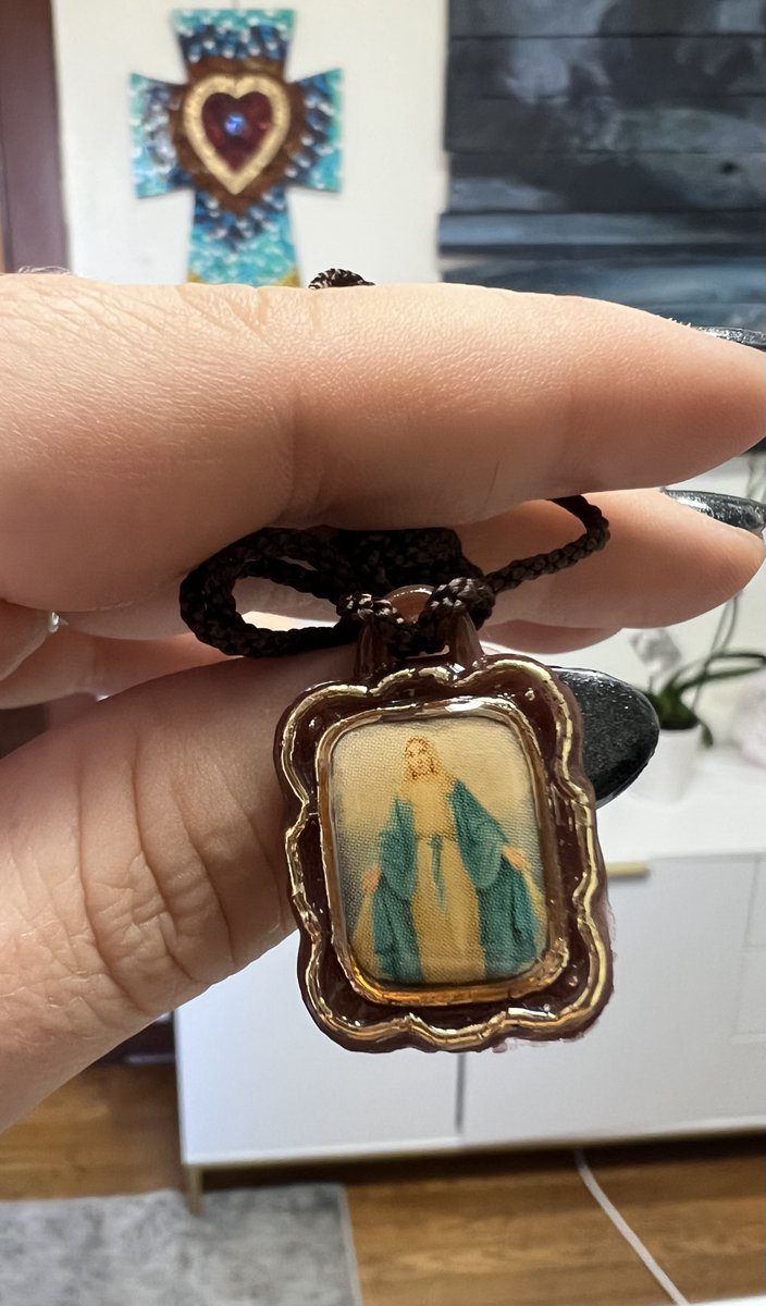 Thank you to our Alumnae Association for visiting us yesterday to discuss how we can continue to unite our graduate. Also, thank you for the beautiful necklaces and prayer cards!  We appreciate all your work to keep our alumnae part of the OLP sisterhood.  💙#olpalumnae