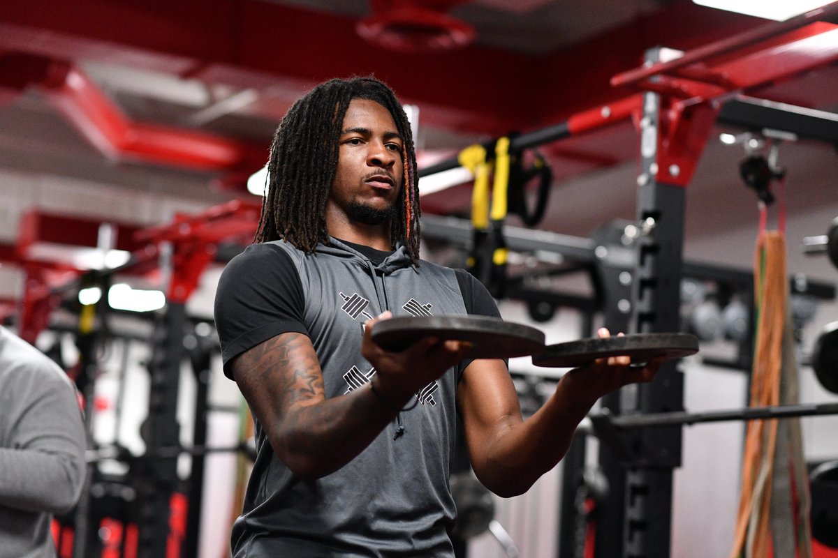 ysufootball's tweet photo. Young Guins Putting in the Work! 🐧💪

#GoGuins // #LeaveNoDoubt https://t.co/zJDtsSmJfi