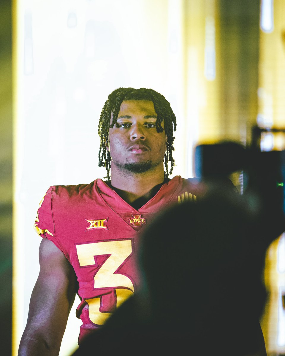 CycloneFB's tweet photo. .@Ochohendrix under the bright lights‼️

🌪🚨🌪 https://t.co/ZmP6O8o0zJ