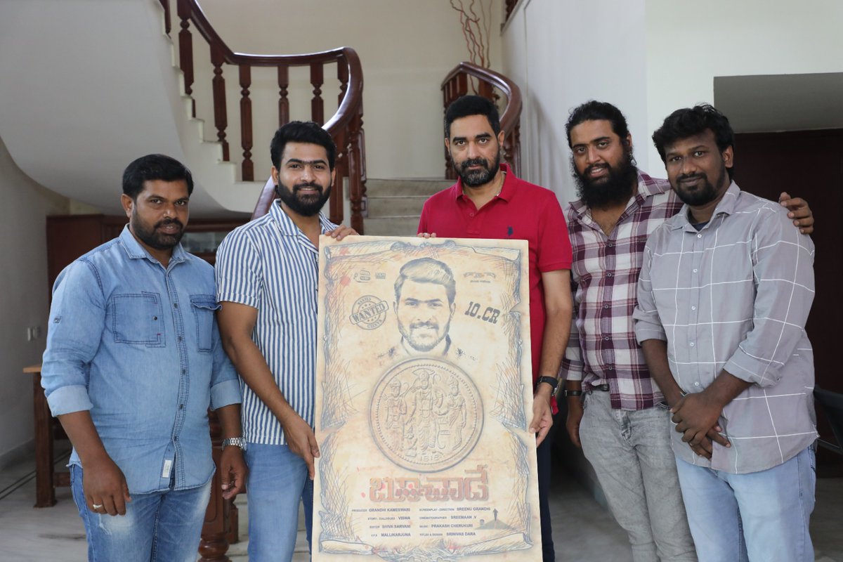 Srinug9985211's tweet image. మా బూచాడే #boocuade ని ప్రేక్షకులకు పరిచయం చేసిన మా @DirKrish గారికి మా ధన్యవాదాలు...Get Ready For #Boochade Show..
Lead @Anilburgani
@Navya majji
Dop @Sreemaan.V
Editor @ShivaSaravani.
Music @prakashcherukuri.
Directed by @sreenu