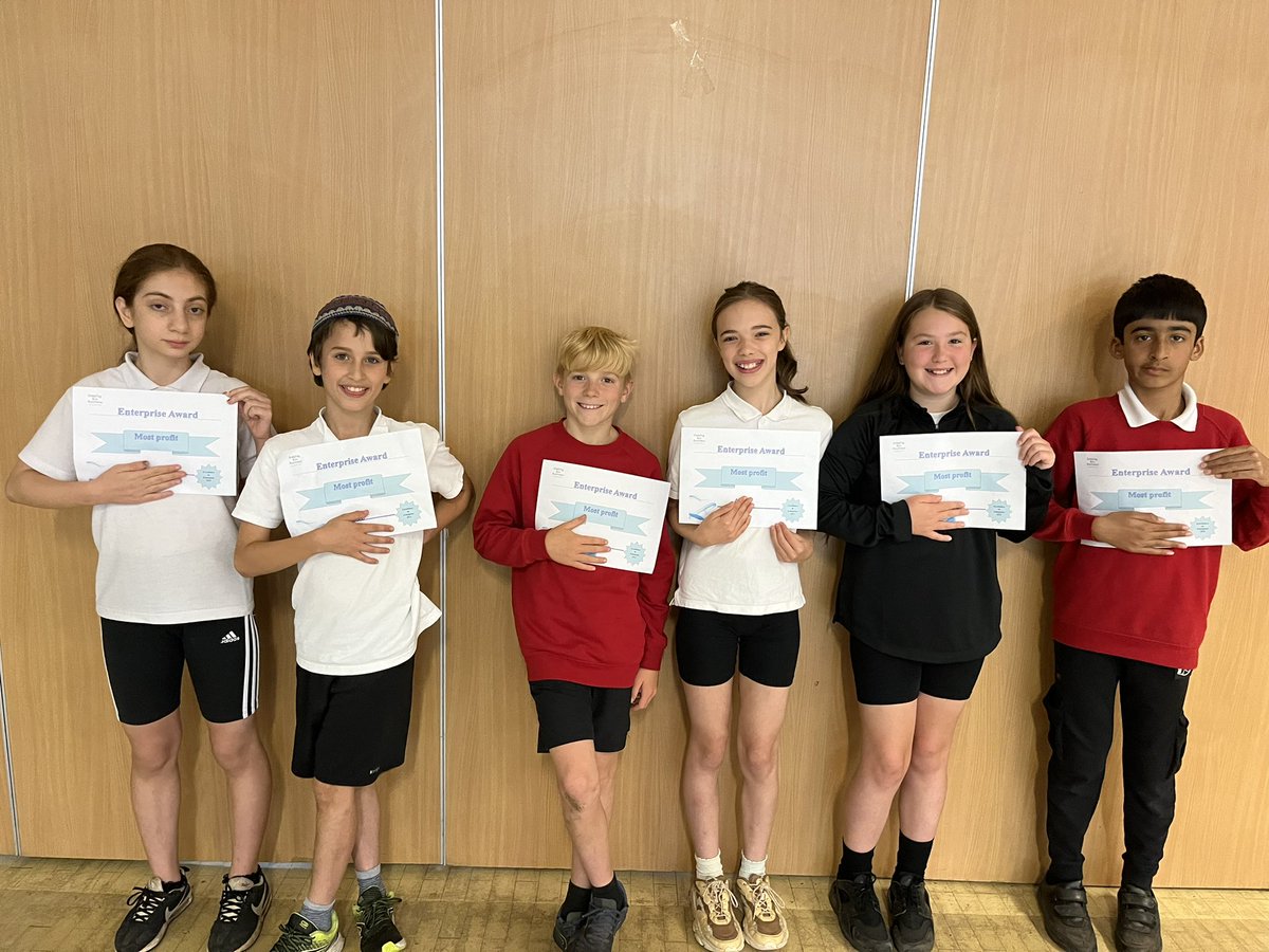 Miss Taylor tweet media