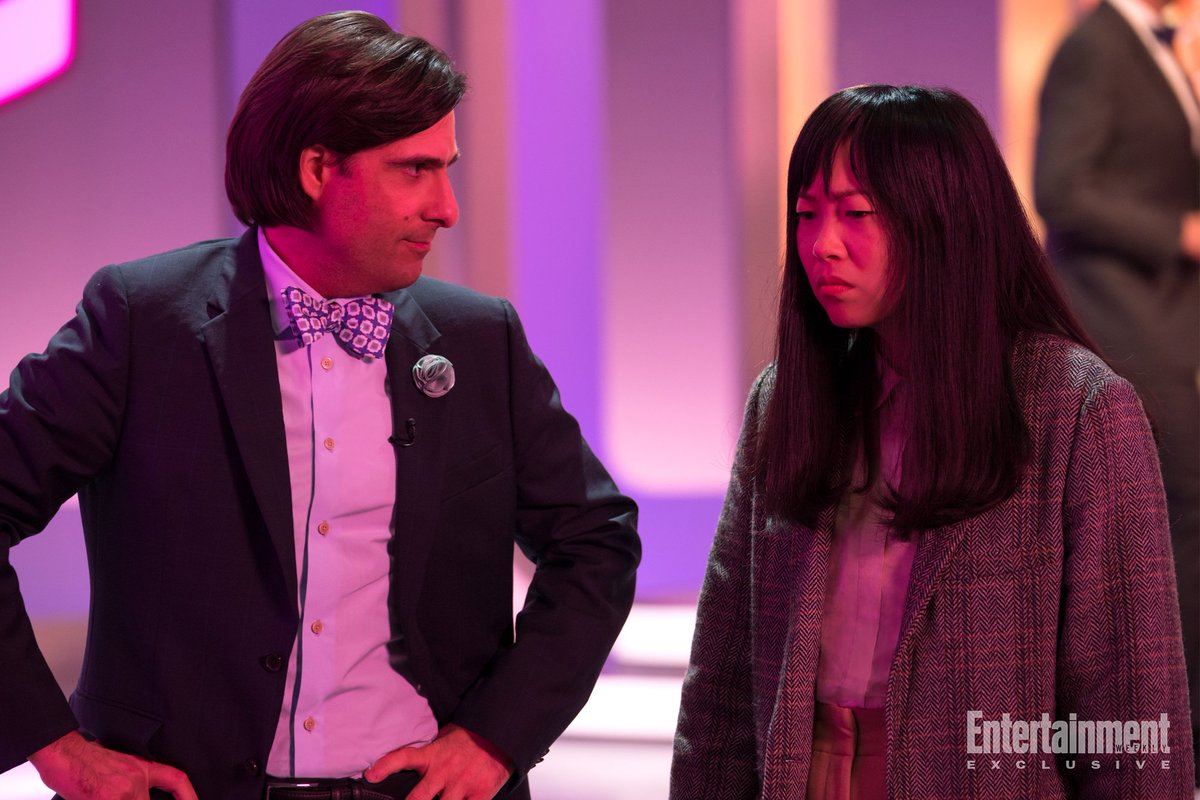 First look images of Hulu new comedy series featuring #Awkwafina and #Sandraoh as sisters in QUIZ LADY.

#QuizLady, also features #JasonSchwartzman and #WillFerrell.

Streaming on #Hulu, November 3