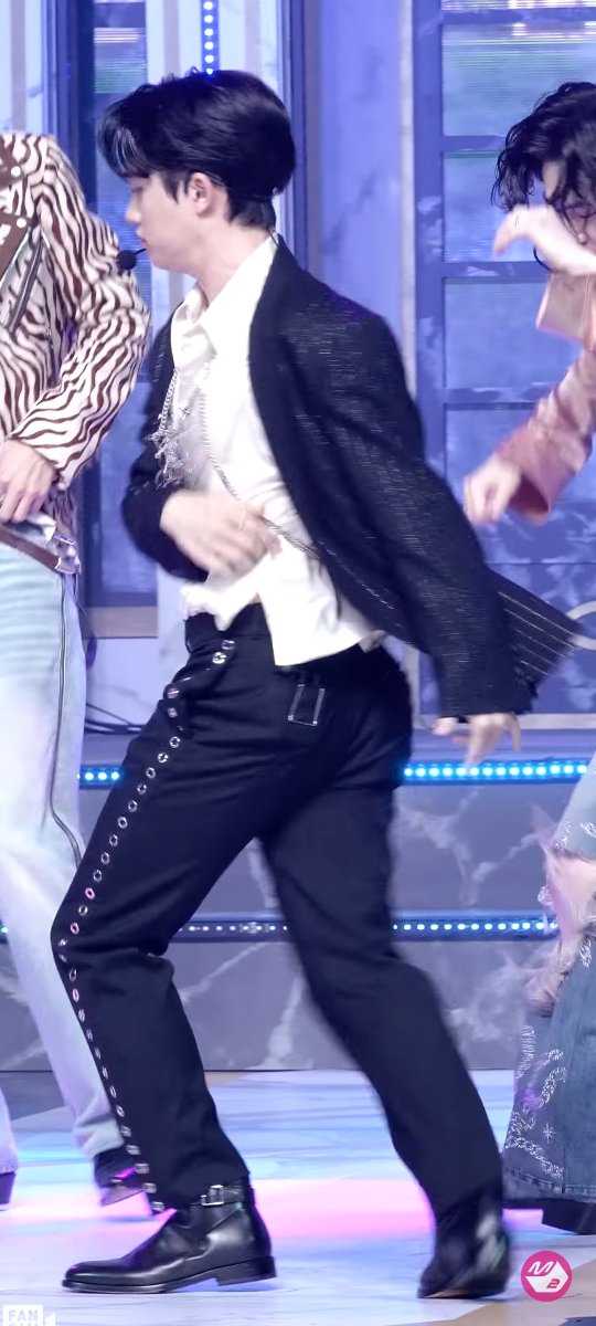 EXOBUTTS's tweet photo. #KYUNGSOO #디오
[@weareoneEXO] 🍑 https://t.co/ZaB4u143zF