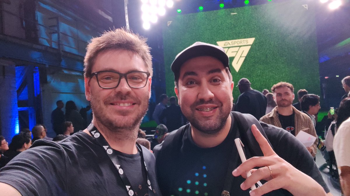 Me encontré de casualidad con un amigo. <a href="/creeloyasisera/">Sebas</a>