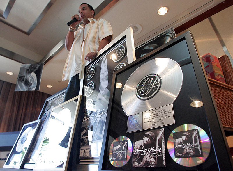 Daddy Yankee Charts tweet media