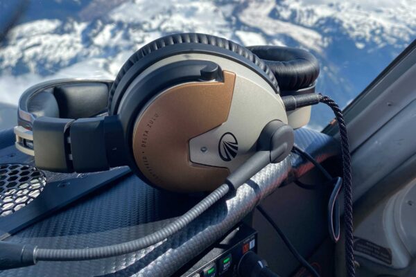 PilotHubUK's tweet image. 🚁Aviators, do you have these #PilotEssentials?

🎧 Quality Headset 
📋 Pilot Kneeboard 
🎒 Flight Bag 
📱 EFB 
🕶️ Sunglasses

🔎Learn why you need them in our blog post: 

pilothub.co.uk/top-5-essentia…

#AviationGear #PilotLife #PilotHub #AvGeek #PilotLife
