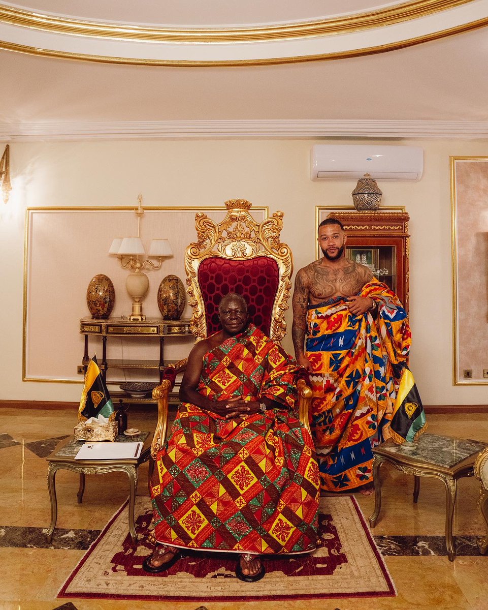 Memphis's tweet photo. Wisdom and motivation. 🇬🇭🤴🏿
I wanna contribute to my people.
#ashanti #King #AshantiKingdom https://t.co/U1ePyVZ99M