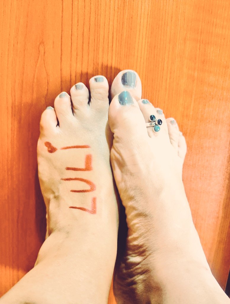 lulismall's tweet photo. 💋💋💋 follow me @Feetfinder @Feet_of_the_Day @feetandsoles5  #feetfinder #selling_content #feetfethish #feet_lover #feetseller https://t.co/8jpQUlJT2e