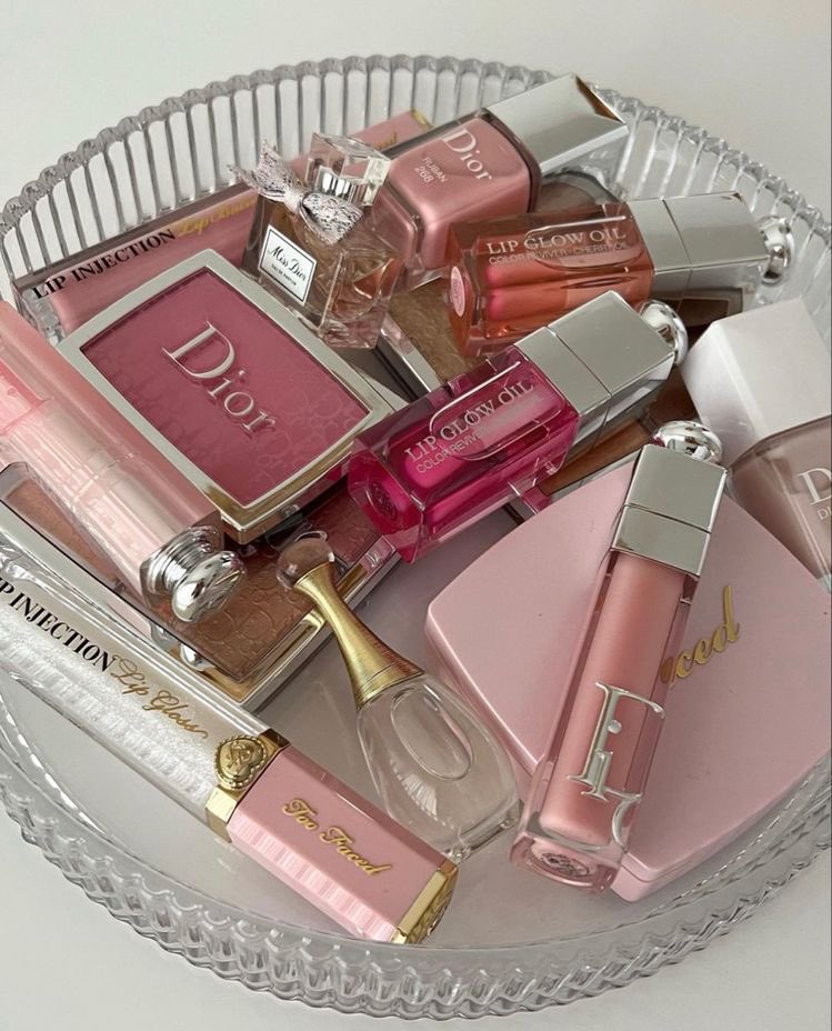 untitledallure's tweet photo. pink makeup https://t.co/fW802cqLQA