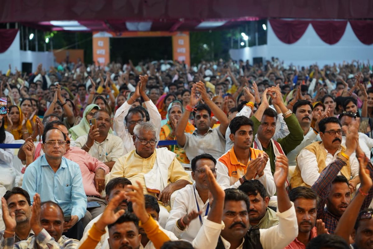 मीना समाज प्रदेश की प्रगति का सशक्त भागीदार है। अपनी मेहनत, परिश्रम और ईमानदारी से मीना समाज ने प्रदेश तथा देश के विकास में महत्वपूर्ण योगदान दिया है। समाज को विभिन्न क्षेत्रों में उन्नति के अवसर प्राप्त हों, इसके लिए हमने जय मीनेश कल्याण बोर्ड बनाने का निर्णय लिया है।

आज निवास