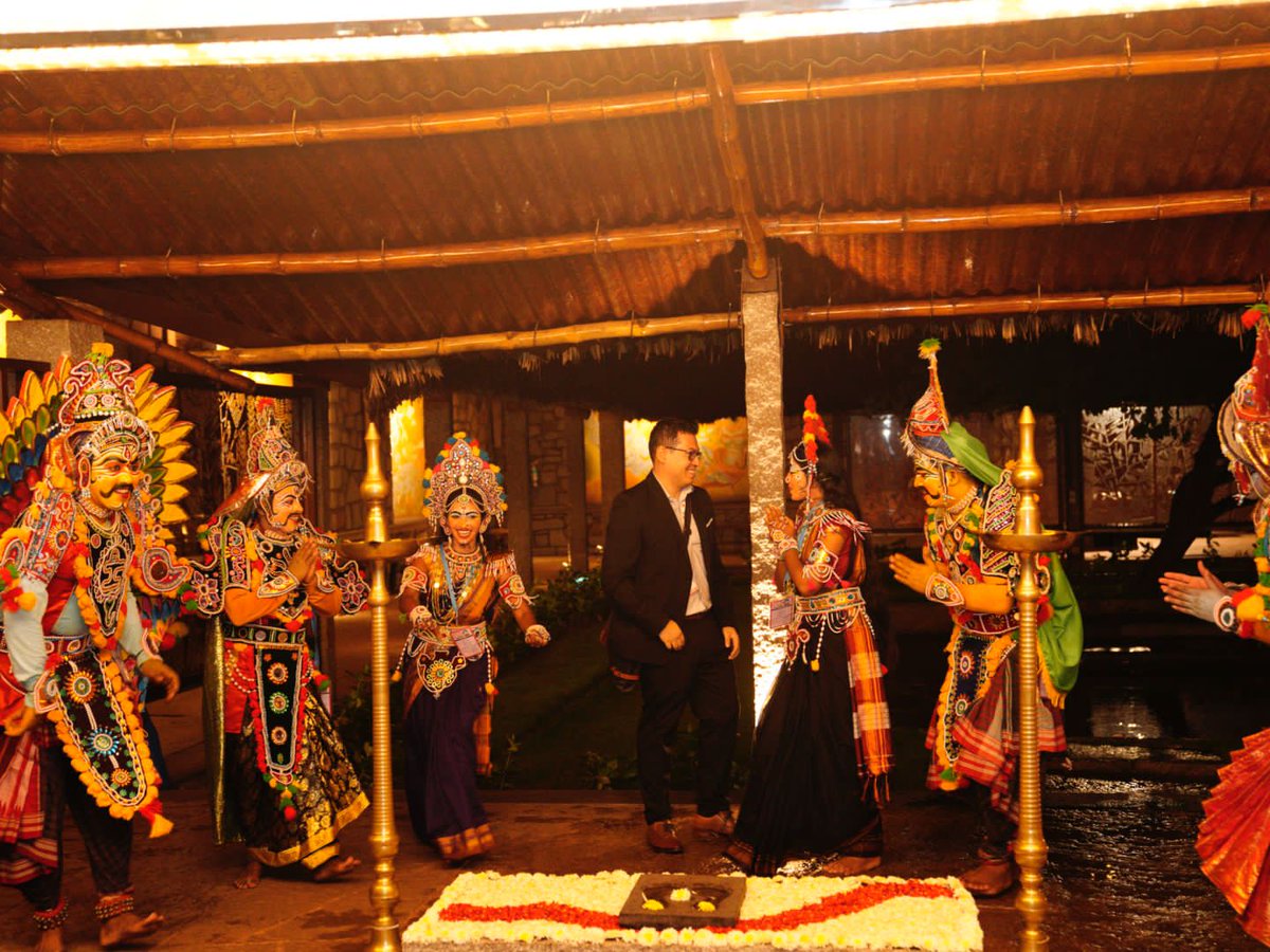 g20org's tweet photo. @amitabhk87 @MEAIndia @PIB_India @MIB_India @PIBBengaluru @incredibleindia @KarnatakaWorld @UNESCO Delegates were welcomed with Dollu Kunitha, a traditional Indian drum dance at #Kaladham where they experienced 🇮🇳’s historic and cultural heritage at the #Hampi Place Digital Museum. #SherpaMeeting #G20India

📸 ⬇️ https://t.co/HSI6A8KqMH
