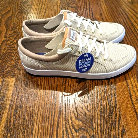 edgewatergr8c's tweet photo. So good I had to share! Check out all the items I'm loving on @Poshmarkapp from @TheHeadliner #poshmark #fashion #style #shopmycloset #keds: https://t.co/SlSuwgLtwW https://t.co/xWaaJZwgMJ