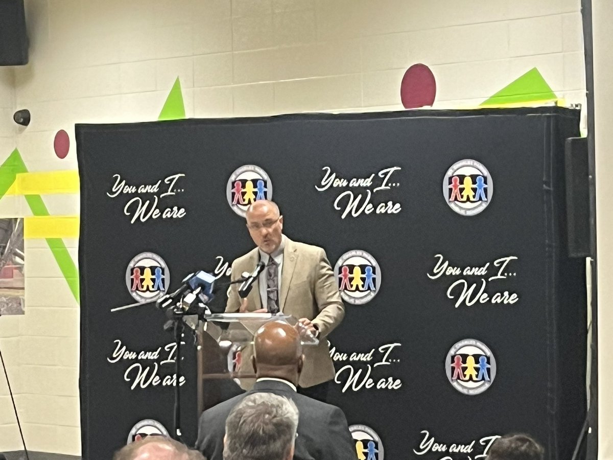 angellescpps's tweet photo. @La_Believes Hurricane Preparedness Commission launched a new playbook resource for school and system leaders at an event hosted by @Lakewood_Gators.  Ms. Oertling is not only the proud principal but served as a member of the PLSHPC. https://t.co/pGyvBsHgvv