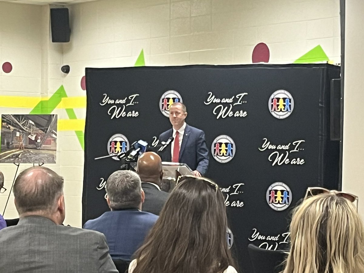 angellescpps's tweet photo. @La_Believes Hurricane Preparedness Commission launched a new playbook resource for school and system leaders at an event hosted by @Lakewood_Gators.  Ms. Oertling is not only the proud principal but served as a member of the PLSHPC. https://t.co/pGyvBsHgvv