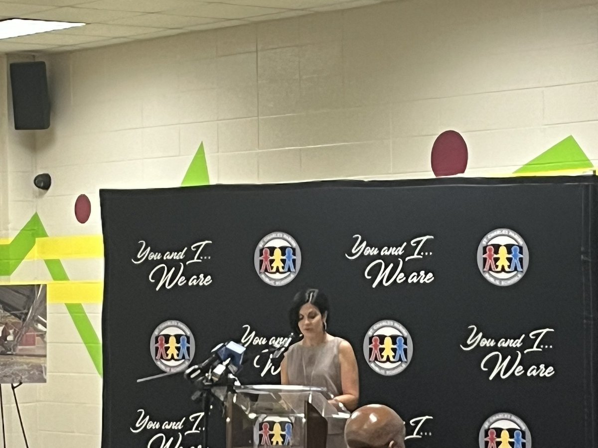 angellescpps's tweet photo. @La_Believes Hurricane Preparedness Commission launched a new playbook resource for school and system leaders at an event hosted by @Lakewood_Gators.  Ms. Oertling is not only the proud principal but served as a member of the PLSHPC. https://t.co/pGyvBsHgvv