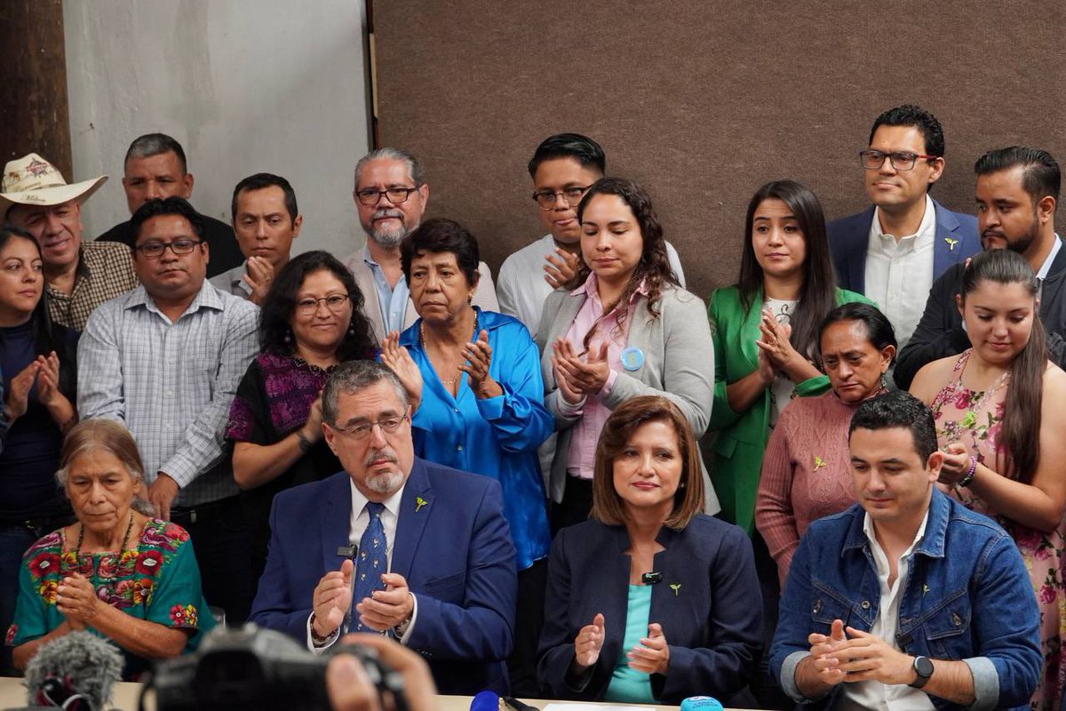 Ayer fue un día triste para la democracia en Guatemala, no lo vamos a negar. Una minoría ha decidido amenazar el orden constitucional de nuestro país e intentar atacarnos. Lo hacen porque somos un peligro que no vieron venir, pero no se trata solo de nosotros, sino de todo el