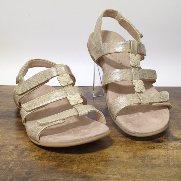 So good I had to share! Check out all the items I'm loving on <a href="/Poshmarkapp/">Poshmark</a> #poshmark #fashion #style #shopmycloset #chicos #disney #vionic: posh.mk/sE1vhBY9oBb