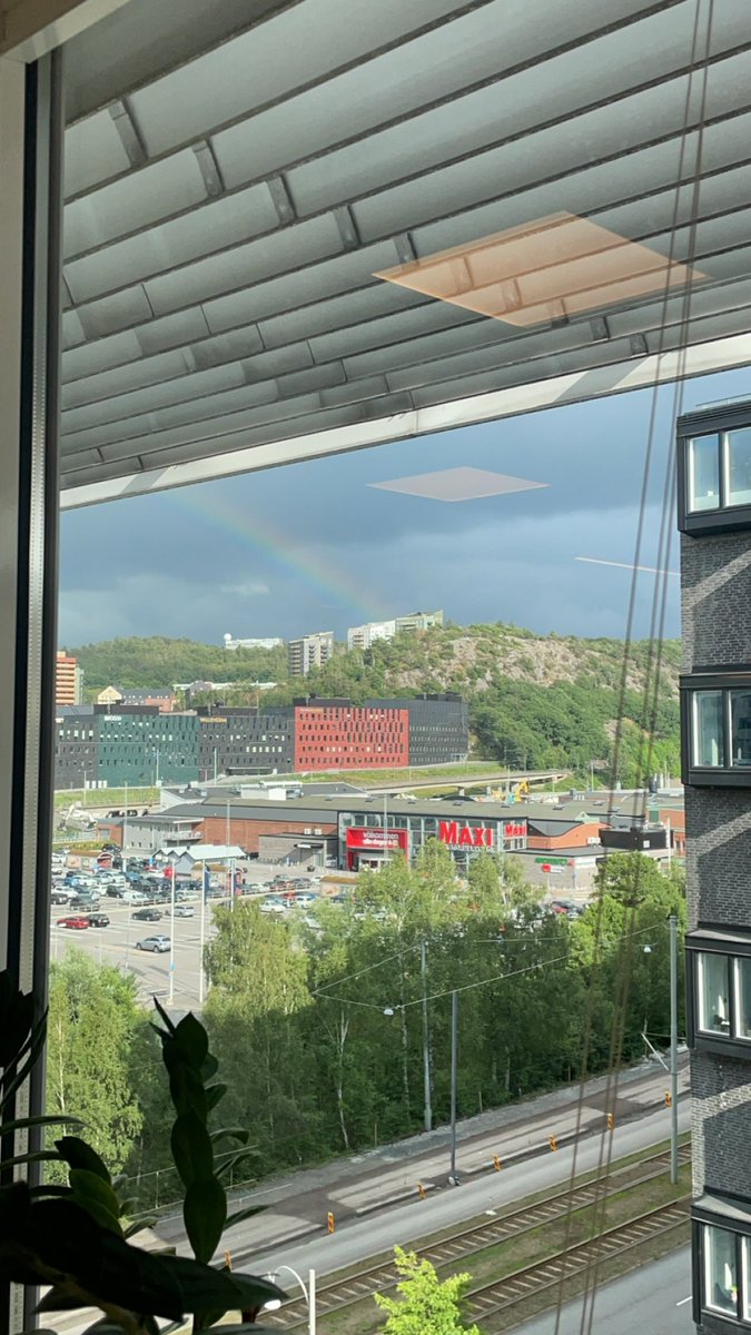 medges_ej's tweet photo. @hanssonrasmus1 Tror det är SAAB Kallebäck som testar regnbågskanonen https://t.co/x4z5ZJovUb