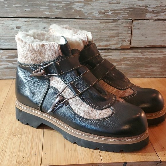 So good I had to share! Check out all the items I'm loving on <a href="/Poshmarkapp/">Poshmark</a> #poshmark #fashion #style #shopmycloset #simplysouthern #martino: posh.mk/zi75el39oBb