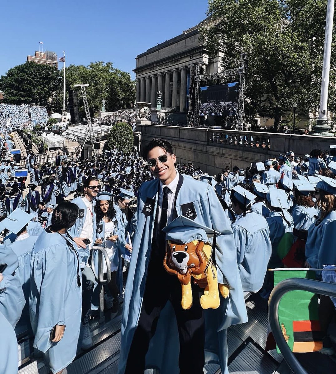 bbrigulfk's tweet photo. tul ya se graduó 🥺 https://t.co/gaOoHcExGH