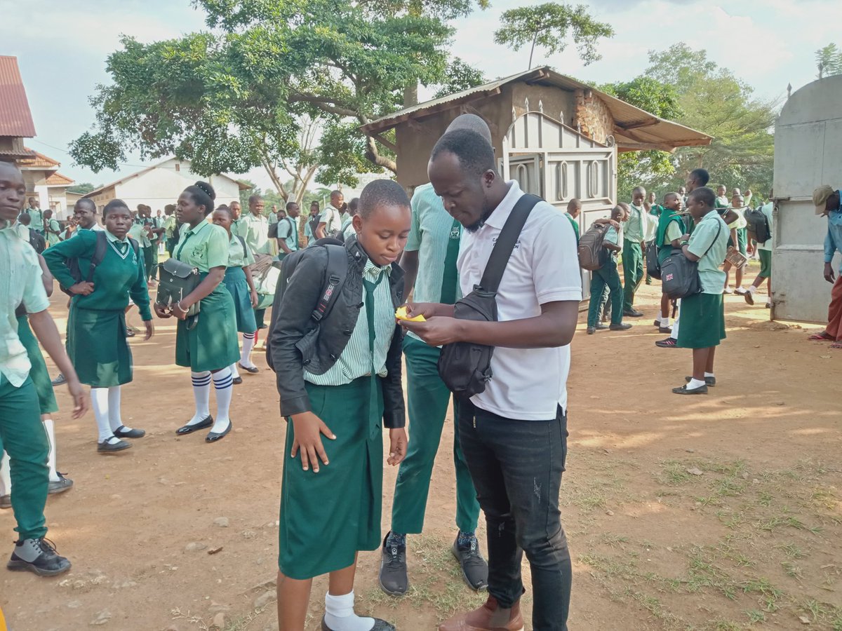 OdyekGerald1's tweet photo. Healthy relationships start with consent! We're bringing awareness to Mbale's students about the importance of consent, respect, and communication. Let's build a culture of healthy relationships! #St thomas #ConsentMatters"#Yam RHU https://t.co/AKlXFofeMQ