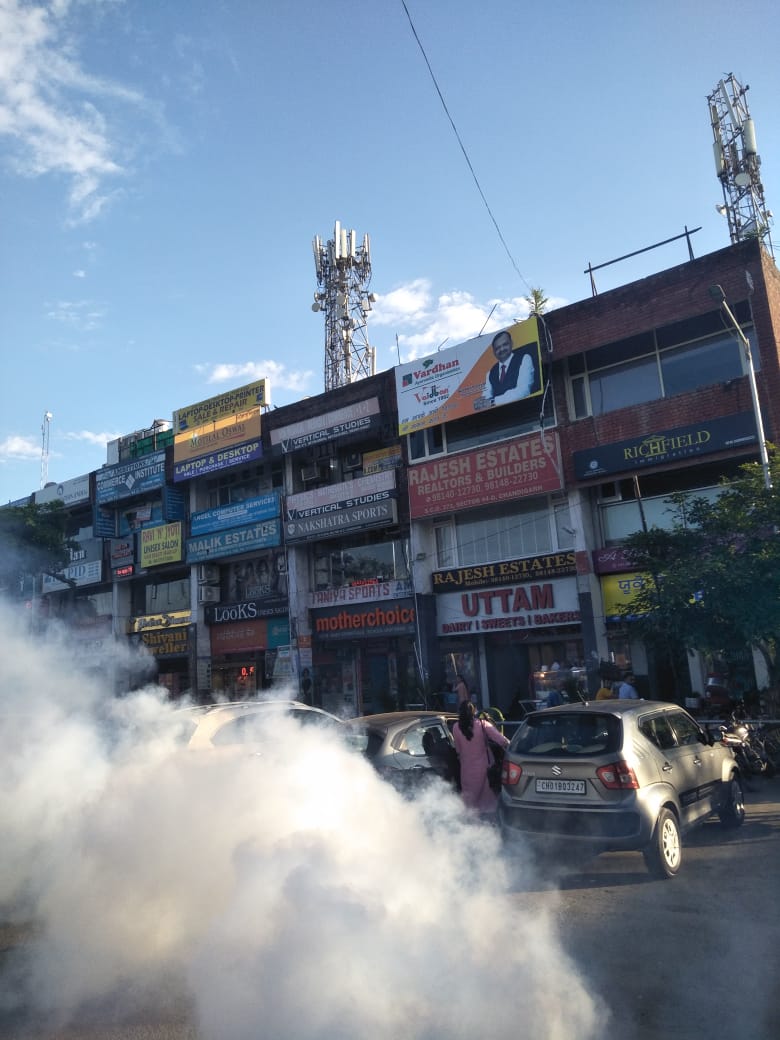 MCChandigarh's tweet photo. MCC is committed to the good health of citizens. Fogging done in all parts of the city to prevent water borne diseases after heavy rainfall.
#HelpMccMakeChdEvenMoreBeautiful https://t.co/FLrcWDUwSt