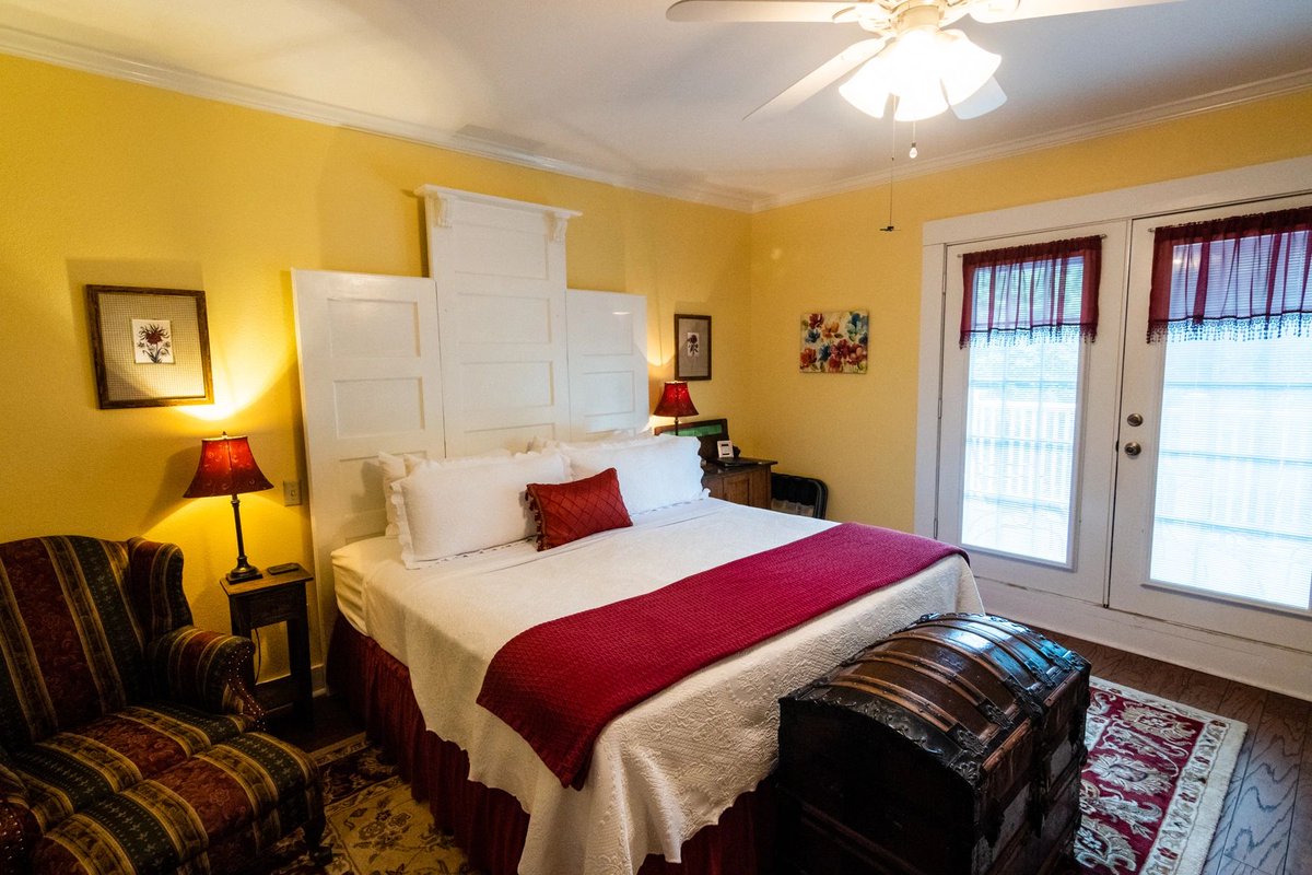 Kennedy Manor Bed & Breakfast tweet media
