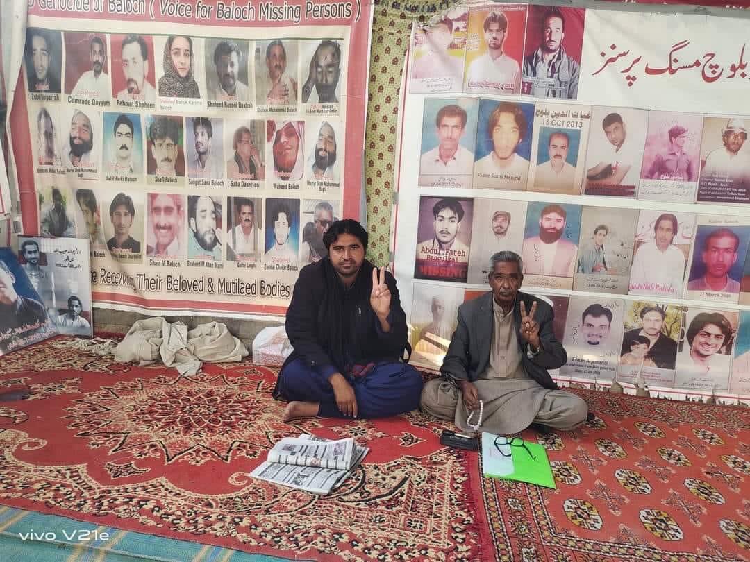 Sammu_baloch's tweet photo. پہ کوم ءِ وھشی ءَ من وتار ءَ گار کُتگ۔۔
#ReleaseSattarBaloch
#ReleaseAllBalochMissingPersons
#StopHarassingPoliticalActivists https://t.co/jSxgnYaHOk