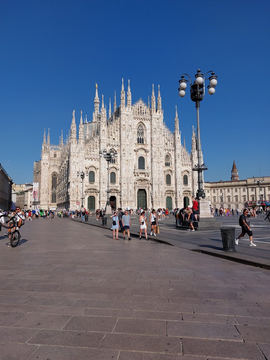 MilanoinMano1's tweet photo. Duomo Cathedral Milan #Milan #Duomo #SummerVibes #tourism https://t.co/oKh2WiVkE3