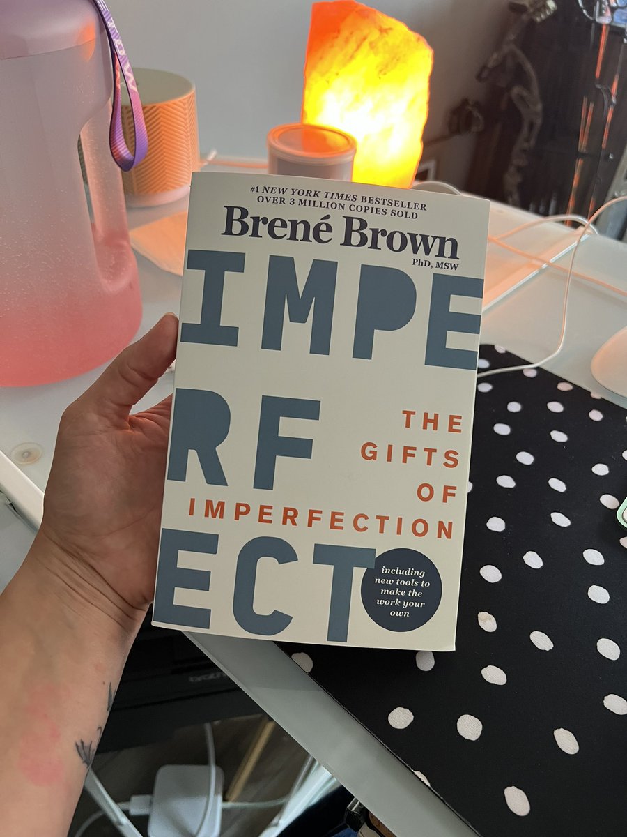 NatDerouchie's tweet photo. What I’m reading right now! Have you read this book from @BreneBrown ? What are you reading? 

#book #booklover #whatimreading https://t.co/2KTxwVow41