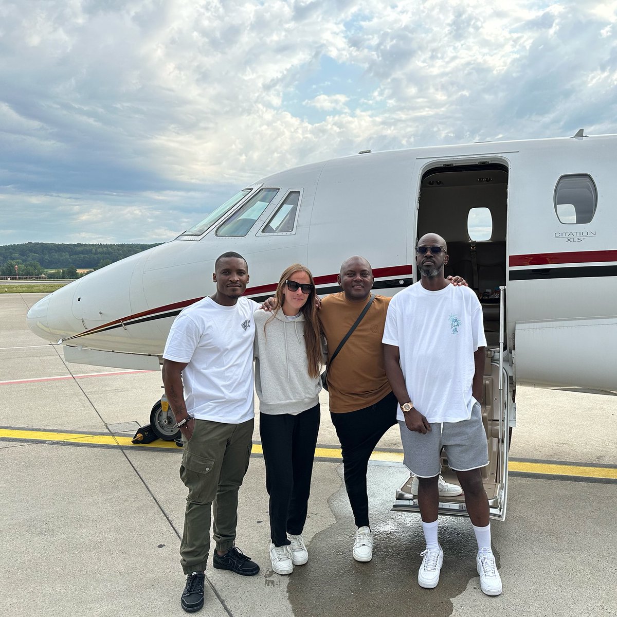 itsThemba's tweet photo. First Mykonos show for the summer supporting @RealBlackCoffee at @SantannaMykonos was a smash! I'll see you again in Mykonos on the 29th of July at @MykonosSuper  

#WhereIsTHEMBA https://t.co/JodfvPuFvT