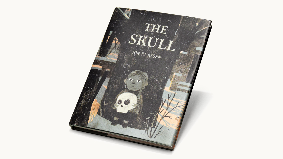 Foyles's tweet image. Enter #JonKlassen's beautifully illustrated gem #TheSkull @WalkerBooksUK – a new retelling of a Tyrolean folktale. It's dark and witty (there's a talking skull) and we just love it! 🦴

Pick up your copy instore or shop online: bit.ly/3PWiimq